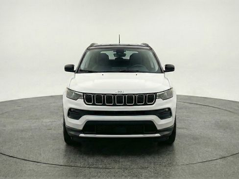 Used 2025 Jeep Compass Limited AWD/4WD image 2