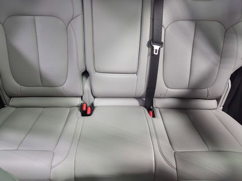 Used 2022 Jeep Grand Cherokee Overland w/ Advanced Protech Group III image 13