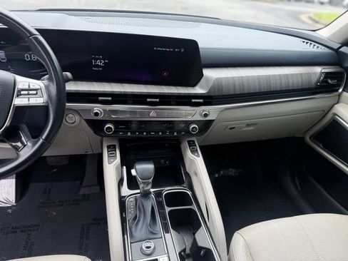 Certified 2024 Kia Telluride EX w/ EX Captain's Chair Package FWD image 17
