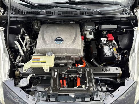 Used 2013 Nissan Leaf SL w/ Premium Pkg FWD image 8