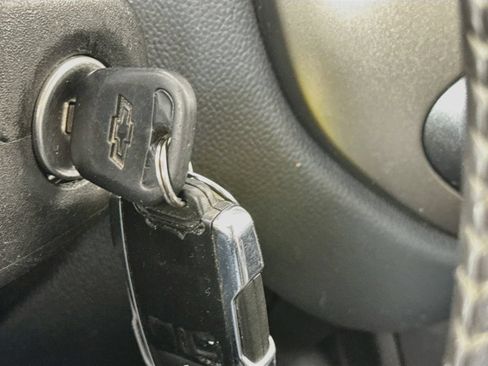 Used 2015 Chevrolet Colorado Z71 AWD/4WD image 19