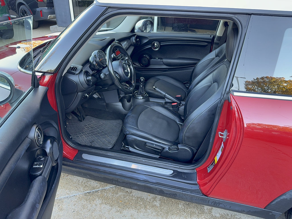 Used 2015 MINI Cooper 2-Door Hardtop FWD image 5