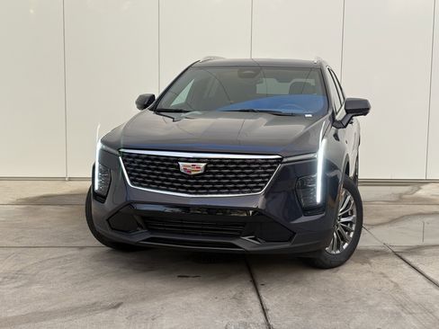 Certified 2025 Cadillac XT4 Premium Luxury image 1