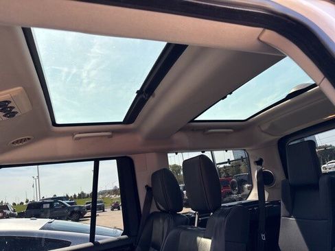 Used 2016 Land Rover LR4 HSE Silver Edition image 6