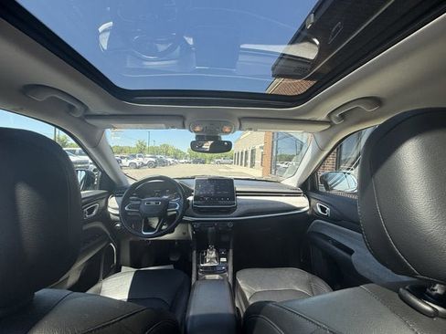 Used 2022 Jeep Compass Latitude w/ Sun and Sound Group AWD/4WD image 15