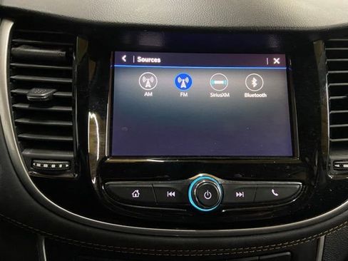 Used 2022 Chevrolet Trax LT w/ LT Convenience Package AWD/4WD image 31