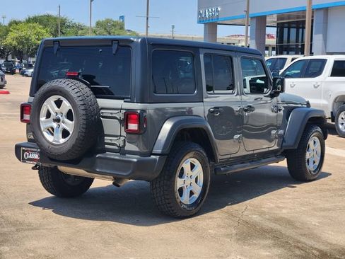 Used 2018 Jeep Wrangler Unlimited Sport S AWD/4WD image 7