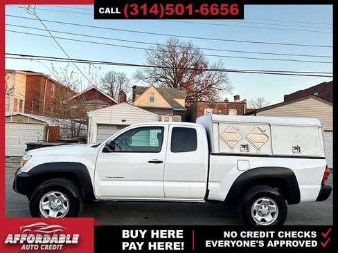 Used 2013 Toyota Tacoma PreRunner w/ Convenience Pkg image 2