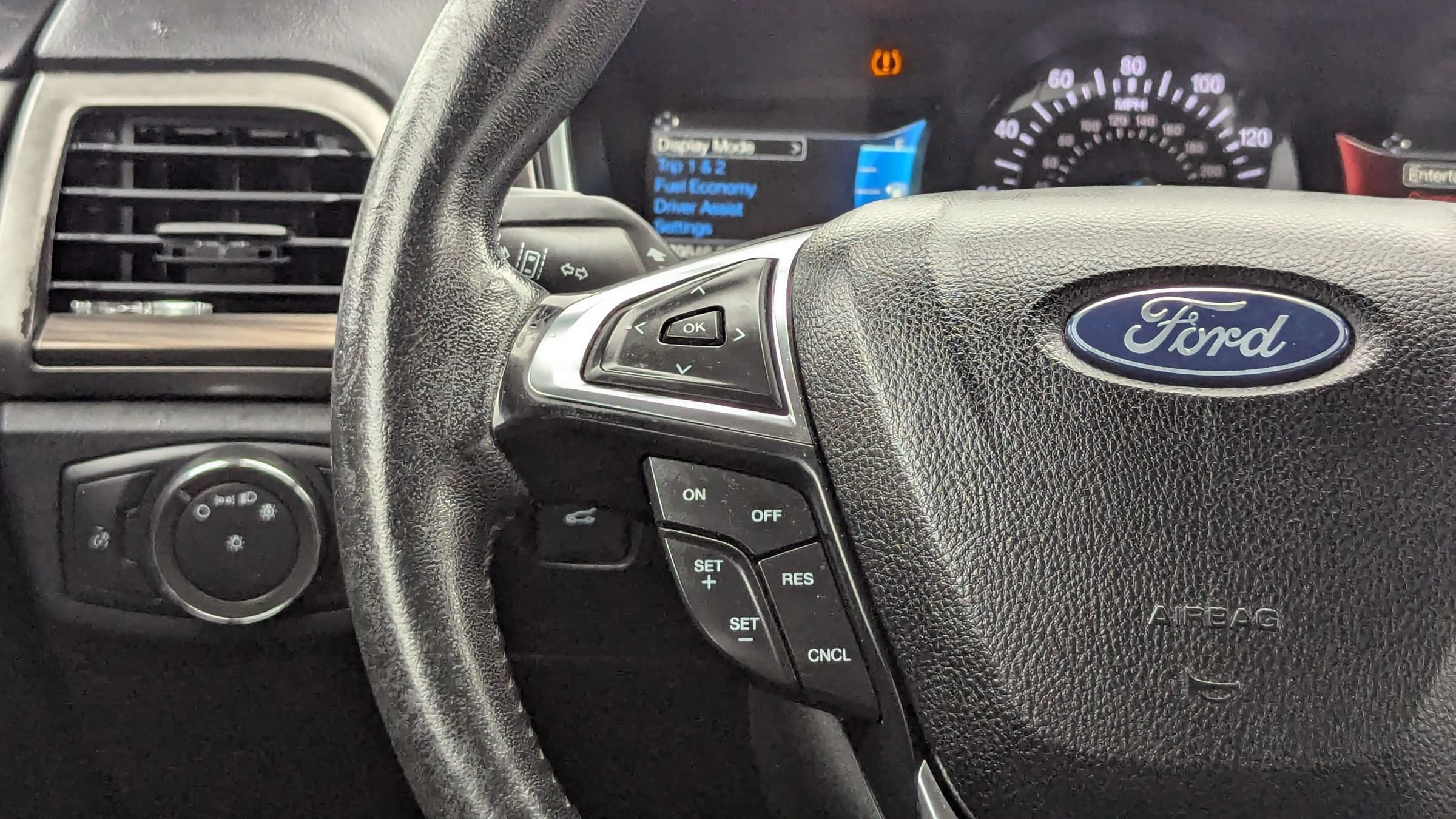 Used 2020 Ford Fusion SEL FWD image 16