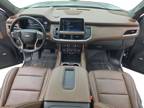 Used 2024 Chevrolet Suburban High Country AWD/4WD image 9