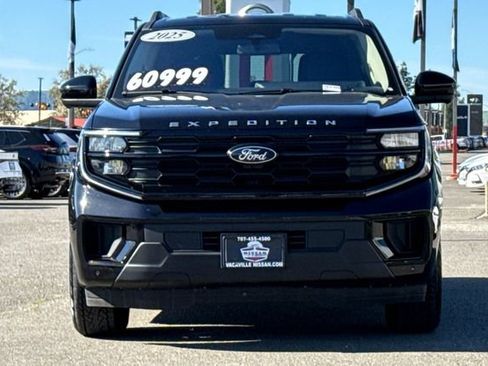 Used 2025 Ford Expedition Active AWD/4WD image 9