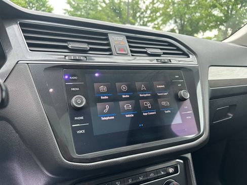 Used 2018 Volkswagen Tiguan SEL AWD/4WD image 14