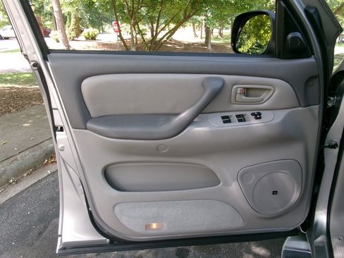 Used 2003 Toyota Sequoia SR5 RWD image 10