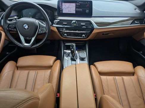 Used 2021 BMW 530i w/ Premium Package image 14