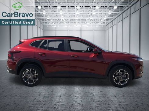 Certified 2025 Chevrolet Trax LT w/ Sunroof Package FWD image 7