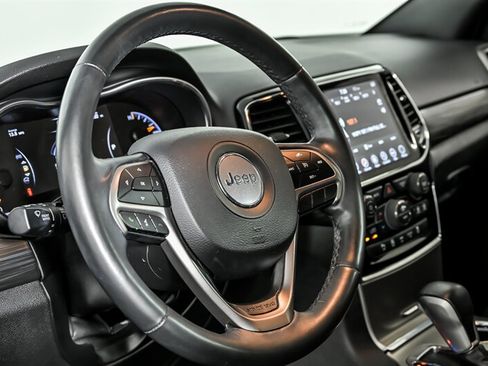 Used 2019 Jeep Grand Cherokee Altitude AWD/4WD image 18