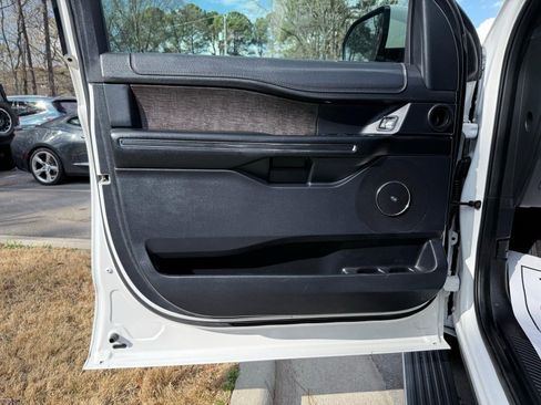 Used 2021 Ford Expedition Limited AWD/4WD image 27