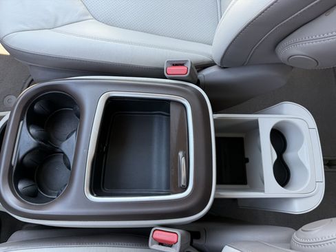 Used 2018 Chrysler Pacifica Touring-L Plus w/ Advanced Safetytec Group FWD image 27