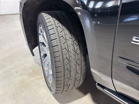 Used 2018 Chevrolet Suburban Premier AWD/4WD image 3
