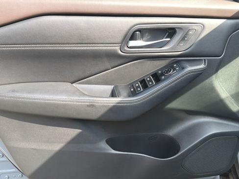 Used 2023 Nissan Rogue SL AWD/4WD image 6