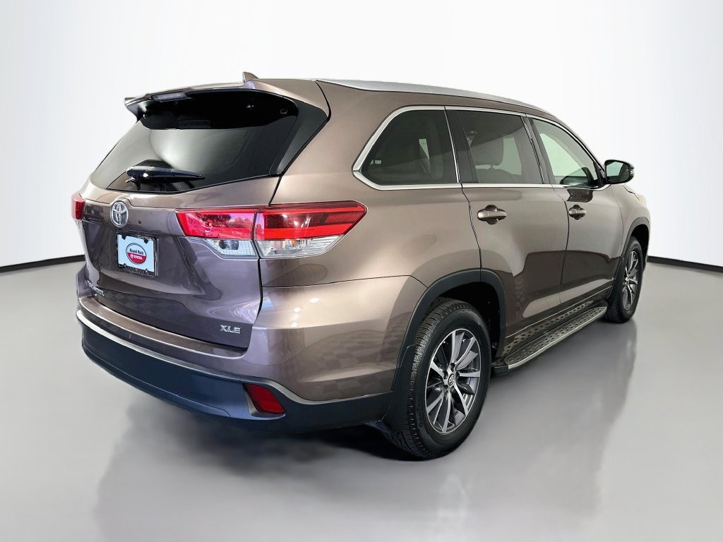 Used 2017 Toyota Highlander XLE FWD image 5