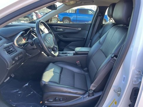 Used 2016 Chevrolet Impala LT w/ Convenience Package image 13