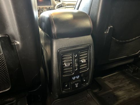 Used 2018 Jeep Grand Cherokee Trailhawk AWD/4WD image 32