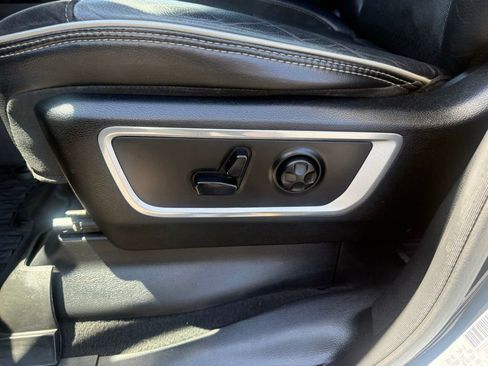 Used 2019 RAM 1500 Laramie AWD/4WD image 14