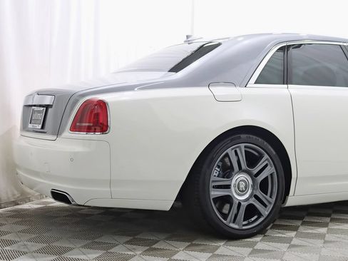Used 2016 Rolls-Royce Ghost RWD image 10