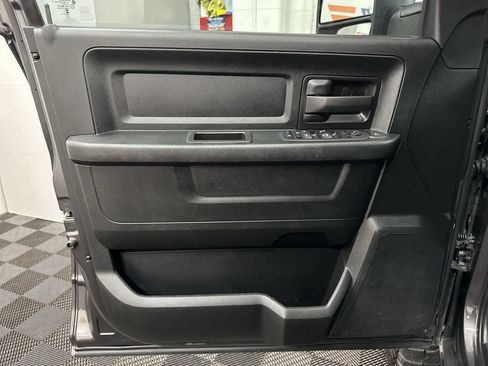 Used 2024 RAM 2500 Tradesman w/ Chrome Appearance Group AWD/4WD image 17