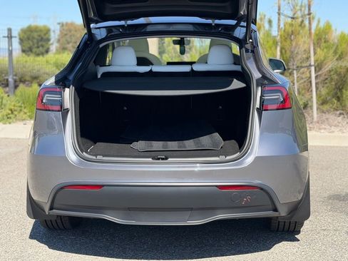 Used 2025 Tesla Model Y Long Range AWD/4WD image 13