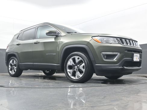 Used 2019 Jeep Compass Limited image 22