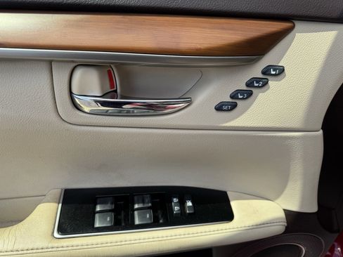 Used 2016 Lexus ES 300h image 19