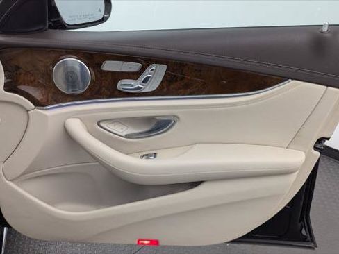 Used 2017 Mercedes-Benz E 300 image 22