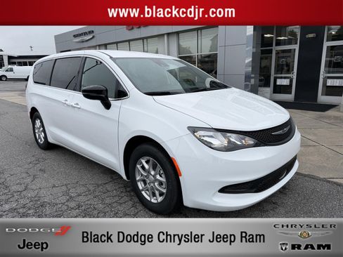 New 2027 Chrysler Pacifica LX FWD image 1