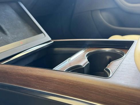 Used 2022 Tesla Model S image 23