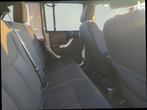 Used 2017 Jeep Wrangler Unlimited Rubicon w/ Connectivity Group image 16