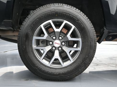 Used 2022 GMC Canyon AT4 w/ Driver Alert Package AWD/4WD image 18