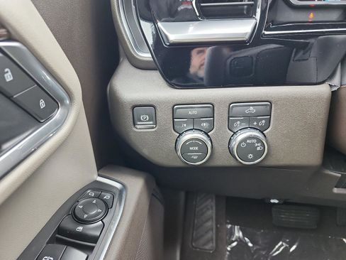 Used 2026 GMC Sierra 1500 SLE AWD/4WD image 18