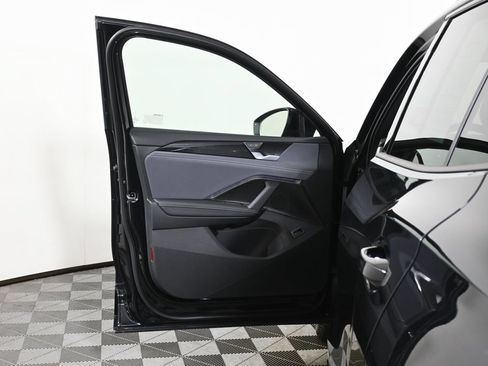 Used 2025 Volkswagen Tiguan SE R-Line AWD/4WD image 28