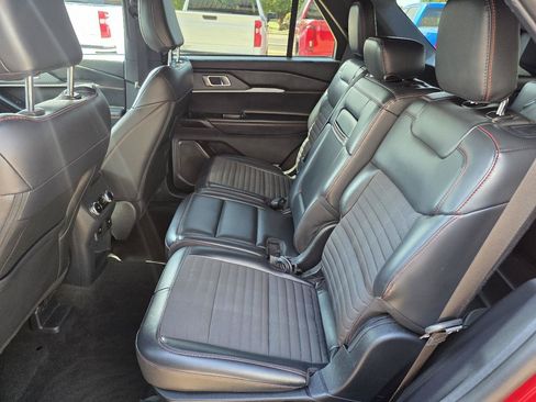 Used 2025 Ford Explorer ST-Line w/ ST-Line Street Pack AWD/4WD image 25