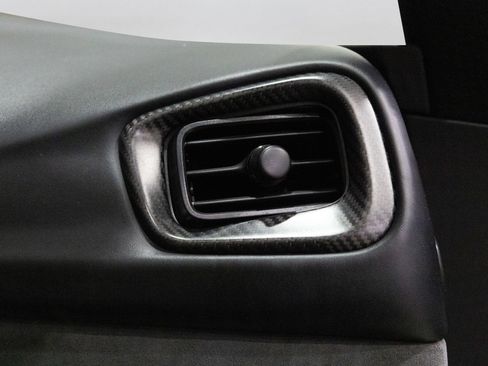 Used 2023 Aston Martin V8 Vantage Roadster RWD image 39