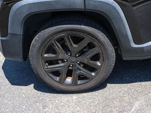 Used 2017 Jeep Renegade Altitude FWD image 13