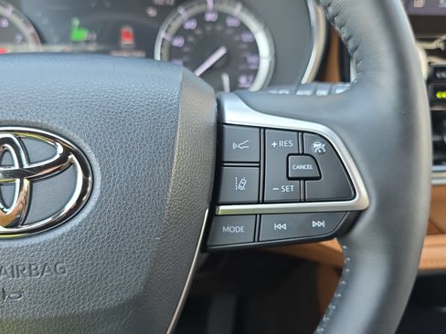 Used 2022 Toyota Highlander Platinum AWD/4WD image 19