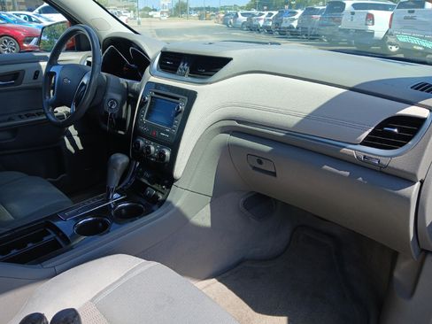 Used 2017 Chevrolet Traverse LT w/ Traveler's Package FWD image 22