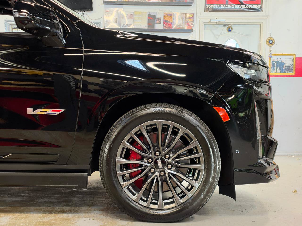 Used 2023 Cadillac Escalade V AWD/4WD image 13