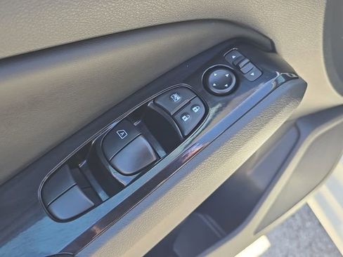 Certified 2025 Nissan Altima 2.5 SR FWD image 19