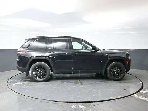 New 2026 Jeep Grand Cherokee Altitude image 2