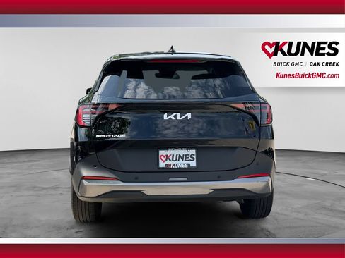 Used 2026 Kia Sportage LX FWD image 9