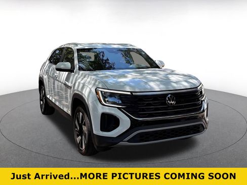 Used 2024 Volkswagen Atlas Cross Sport SE FWD image 1
